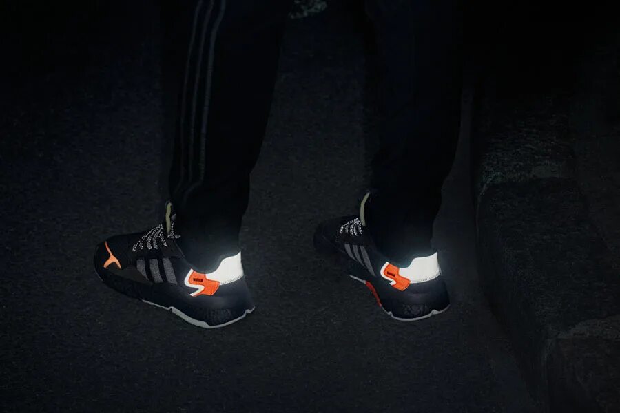 Кроссовки найт. Adidas Nite Jogger светоотражающие. Adidas Nite Jogger рефлектив. Кроссовки adidas Nite Jogger. Найт джоггеры адидас.