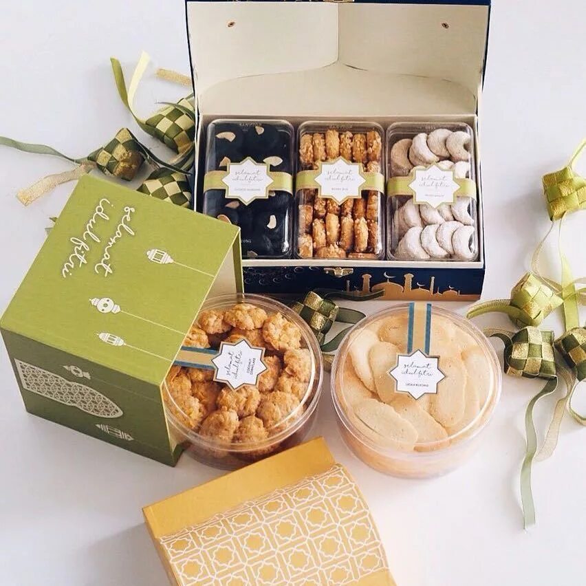 2 пачки печенья. Печенье в упаковке. Коробочки для печенья. Упаковка печенья в коробки. Новогодние коробочки с печеньем.