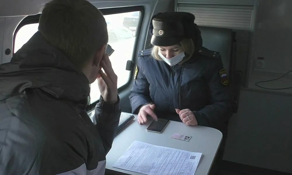 В Омск судебные приставы арест в машине. Оштрафовали за дискредитацию вс РФ. Штраф за дискредитацию армии. Войска в Воронежской области. Наложили арест без приставов