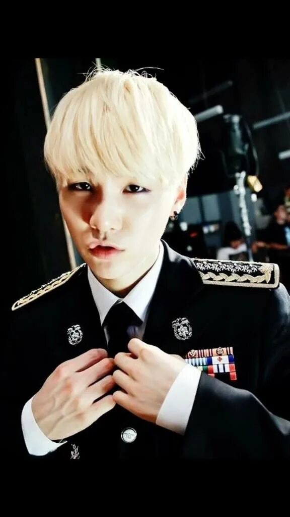 мин юнги 2024. мин юнги шуга. мин юнги в профиль. юнги 2023. мин юнги 2024.