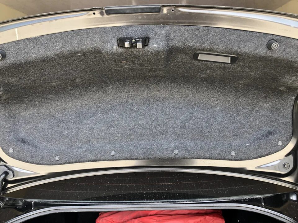 Багажник мазда 6 gg. Мазда 6 динамики в крышки багажника. Шумоизоляция багажника Мазда 6 GH седан. Багажник Мазда 6 GH без обшивки.