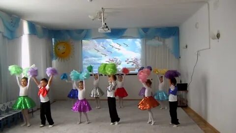 Танец с султанчиками в детском саду