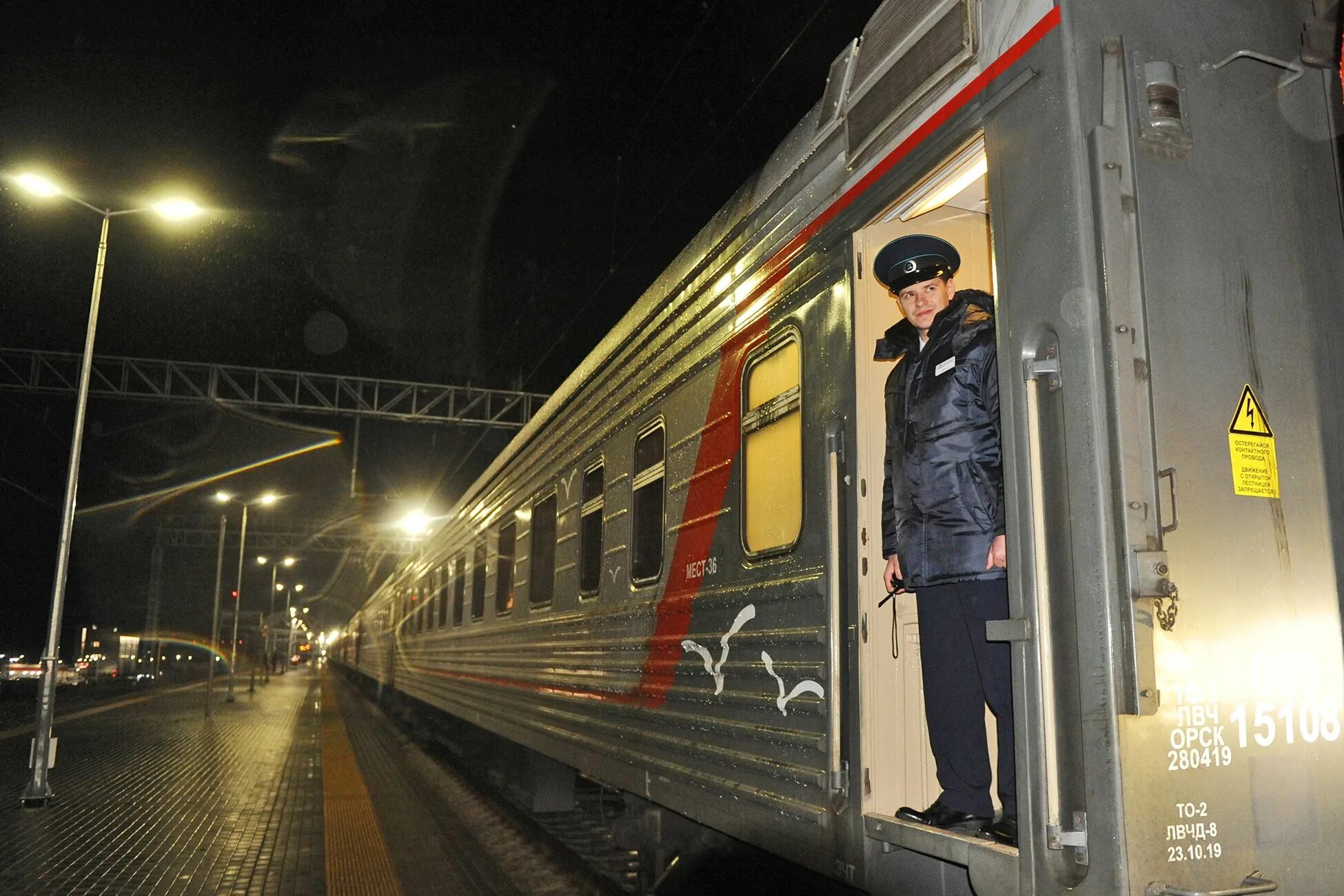 Поезд москва питер. Поезд 003а санкт-петербург москва фирменный экспресс. Поезд 089 волгоград санкт-петербург. Поезд в питер. Сапсан москва питер.