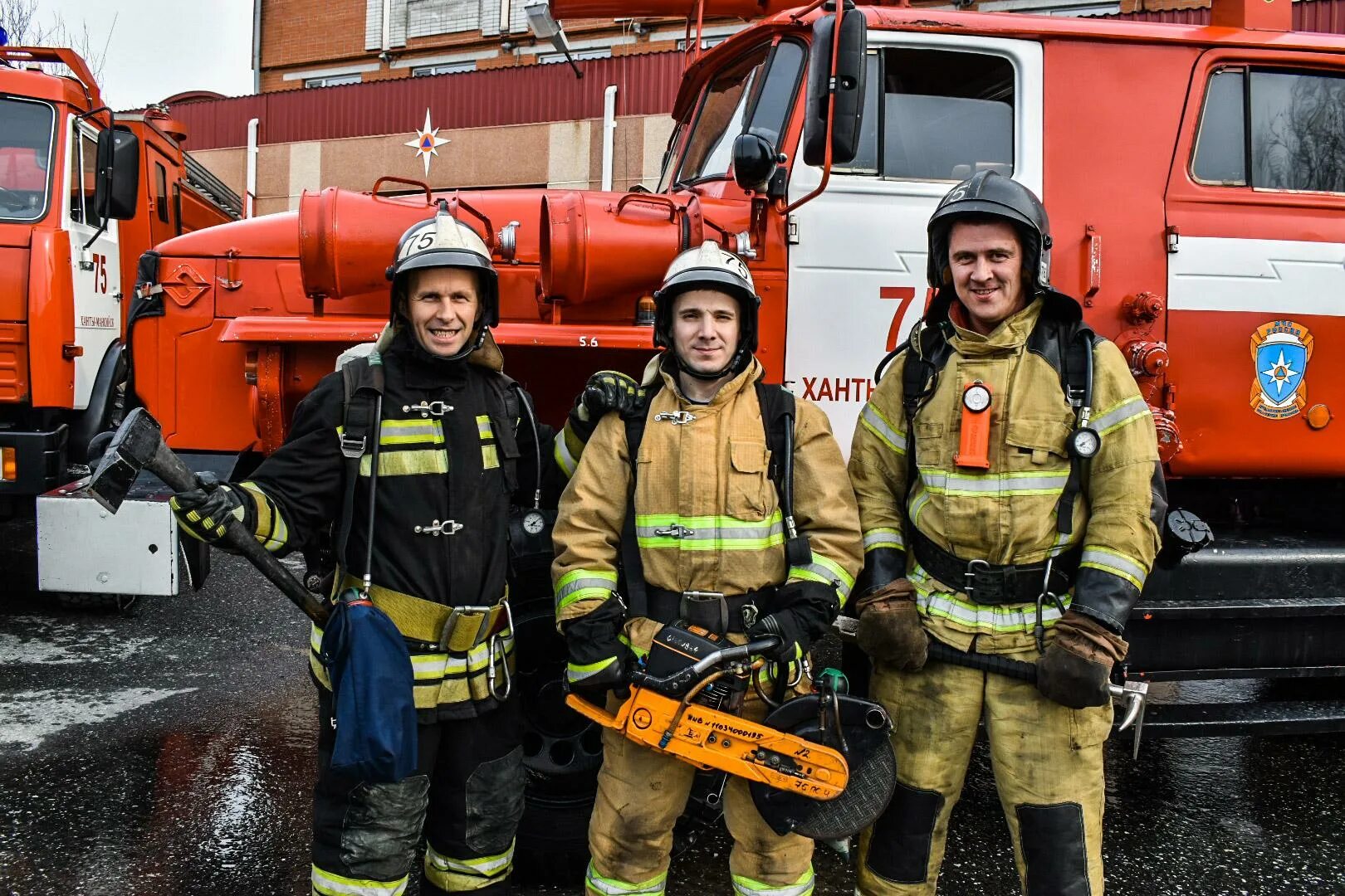 Фото с днем пожарной охраны. Пожарная охрана. Пожарный. Пожарные России. Работники пожарной охраны.