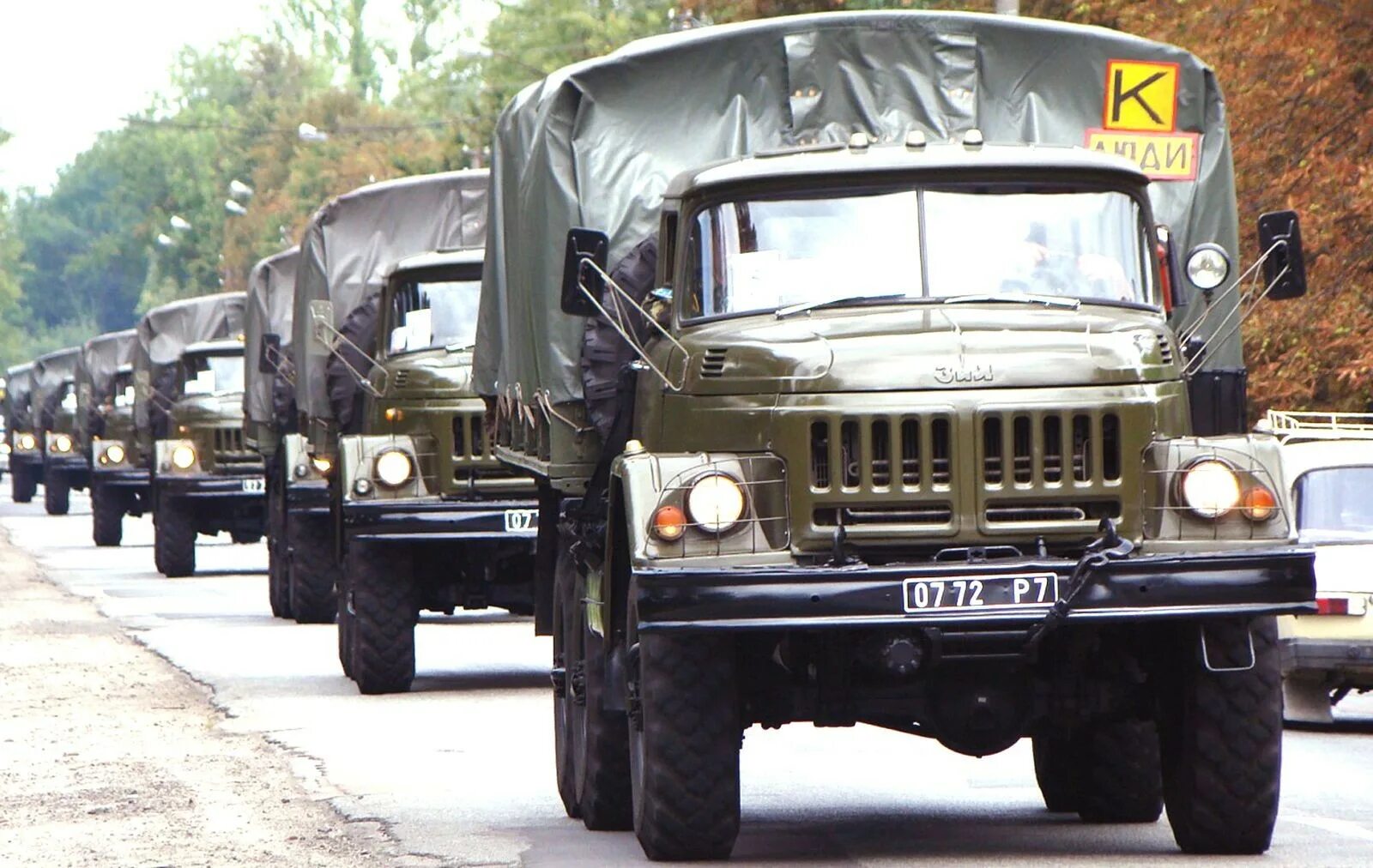 Военный грузовой автомобиль. Военный грузовик ЗИЛ 131. ЗИЛ-131 грузовой военный. Грузовик ЗИЛ 131 армейский. ЗИЛ 131 колонна.