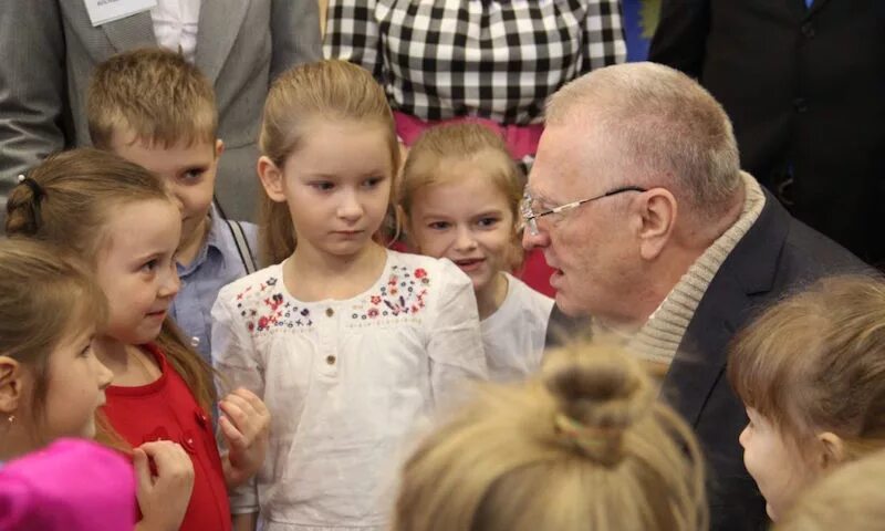 Жены жириновского владимира вольфовича. Семья жириновского фото дети. Жена владимира вольфовича. Семья жириновского владимира вольфовича семья жена. Дети и внуки жириновского владимира вольфовича.