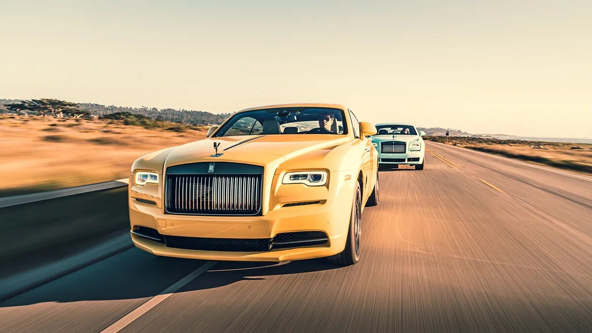 Two rolls. Автомобили Rolls-Royce Wraith. Золотой Роллс Ройс. Роллс Ройс а4. Rolls Royce Wraith желтый.