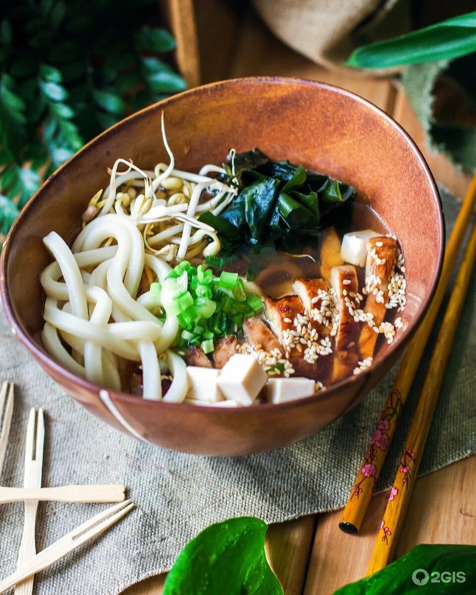Plovbox. Panasian. Pan-asian соус. Меню азиатской кухни. Паназиатская кухня фон.