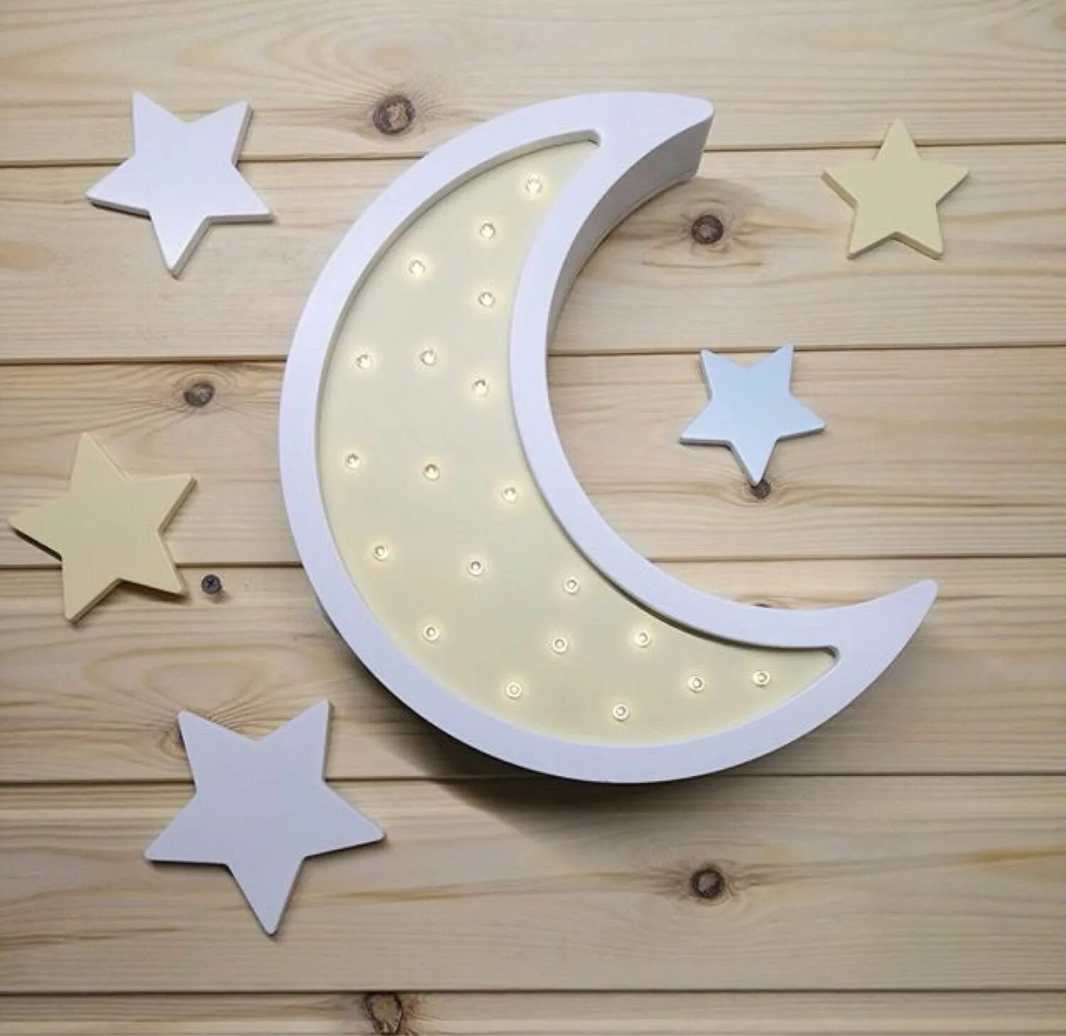 новогодний месяц из картона. полумесяц для декора. фотозона луна. поделка полумесяц новогодний. луна из картона.