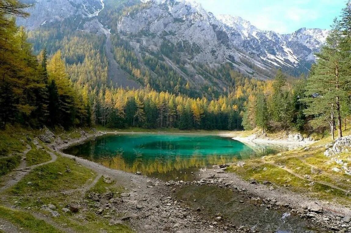 7 озер страна. Озеро Грюнер Австрия. Парк Грюнер Зее Австрия. Зеленое озеро Грюнер Зее. Зеленое озеро в Австрии.