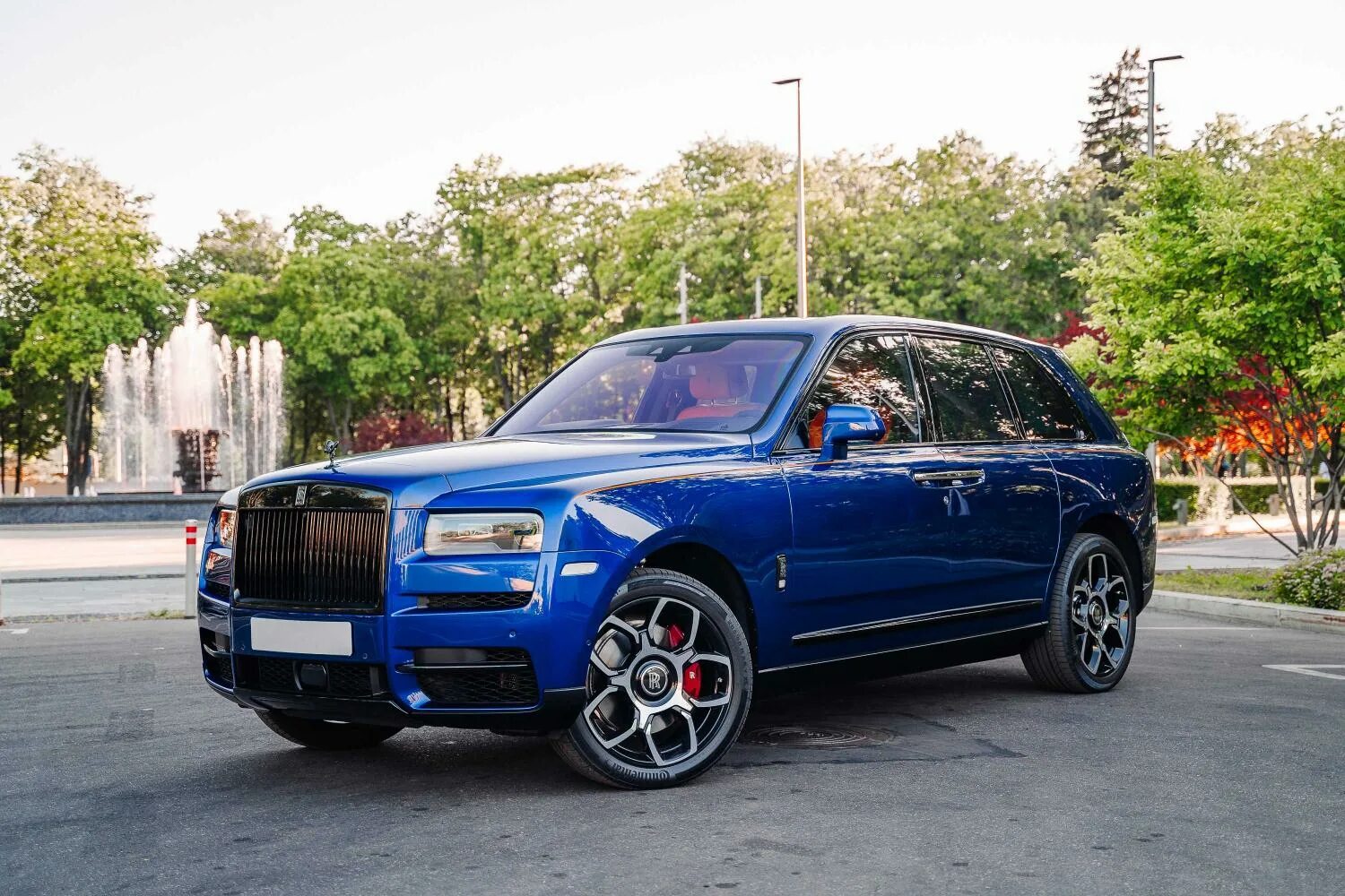 Роллс Ройс Куллинан. Rolls Royce Cullinan Mansory 2022. Rolls Royce Cullinan 2022. Rolls Royce Cullinan Black badge 2022.