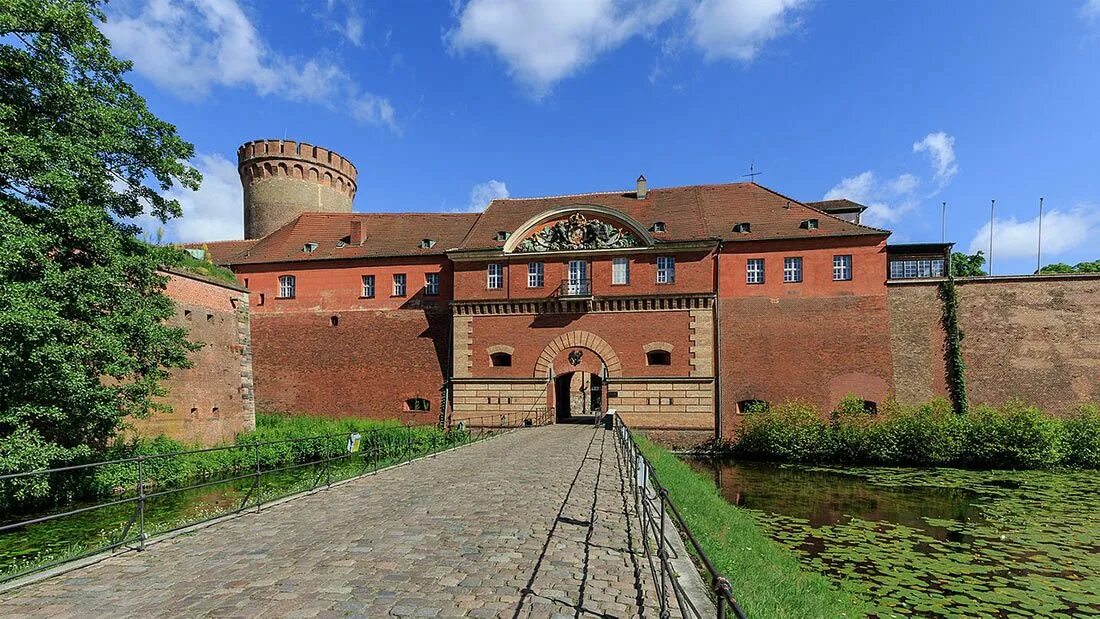 Цитадель в берлине. Zitadelle spandau. Крепость шпандау. Цитадель берлина. Цитадель шпандау.