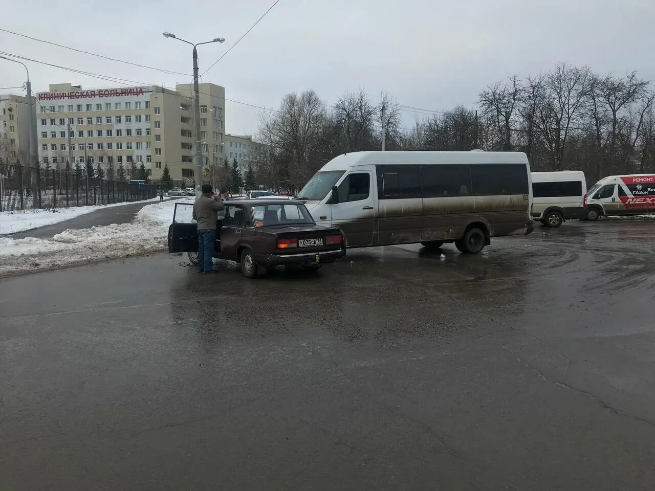 Дтп маршрутка тула. Дтп тула бондаренко сегодня. автобус едет.