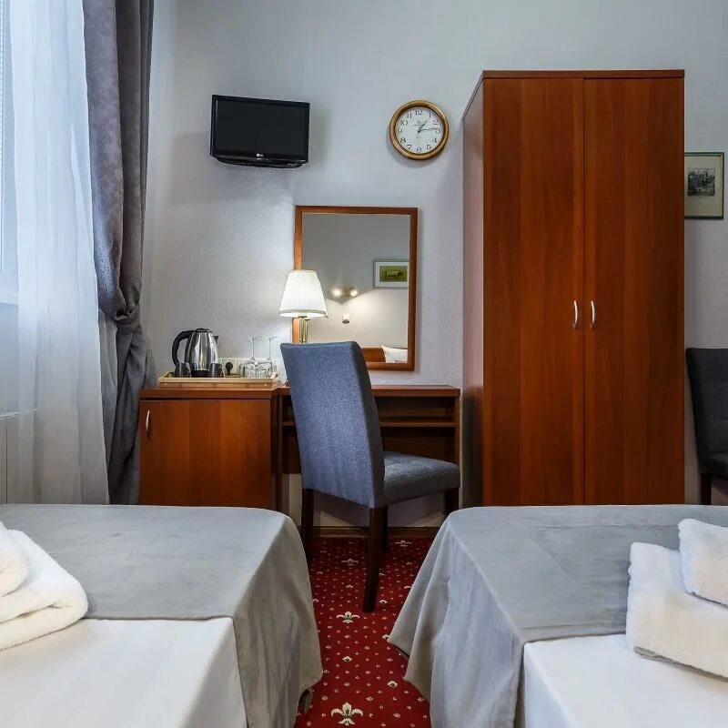 Отель маяк маяковская. Гостиница маяк кинель. Отель маяк калининград фото. Автопорт маяк богучарский. Номер телефона гостиницы маяк.