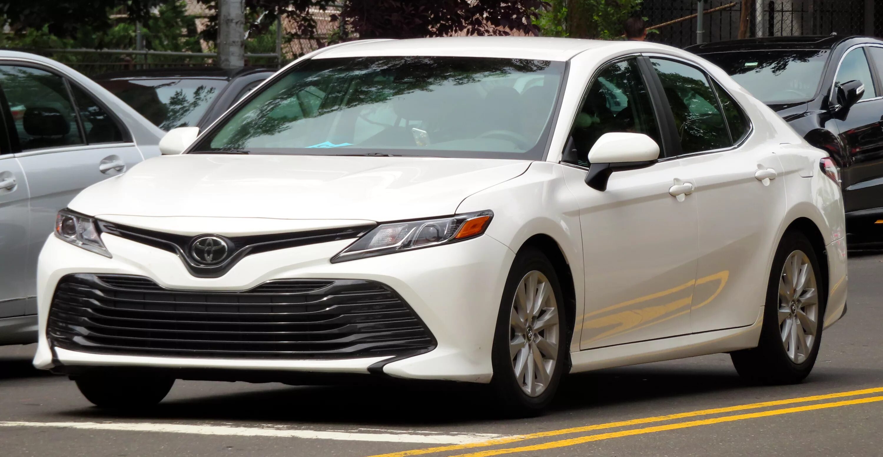 Toyota camry 2012. Camry 2. Toyota camry 2019 le. Toyota camry wikimedia commons. Camry le.
