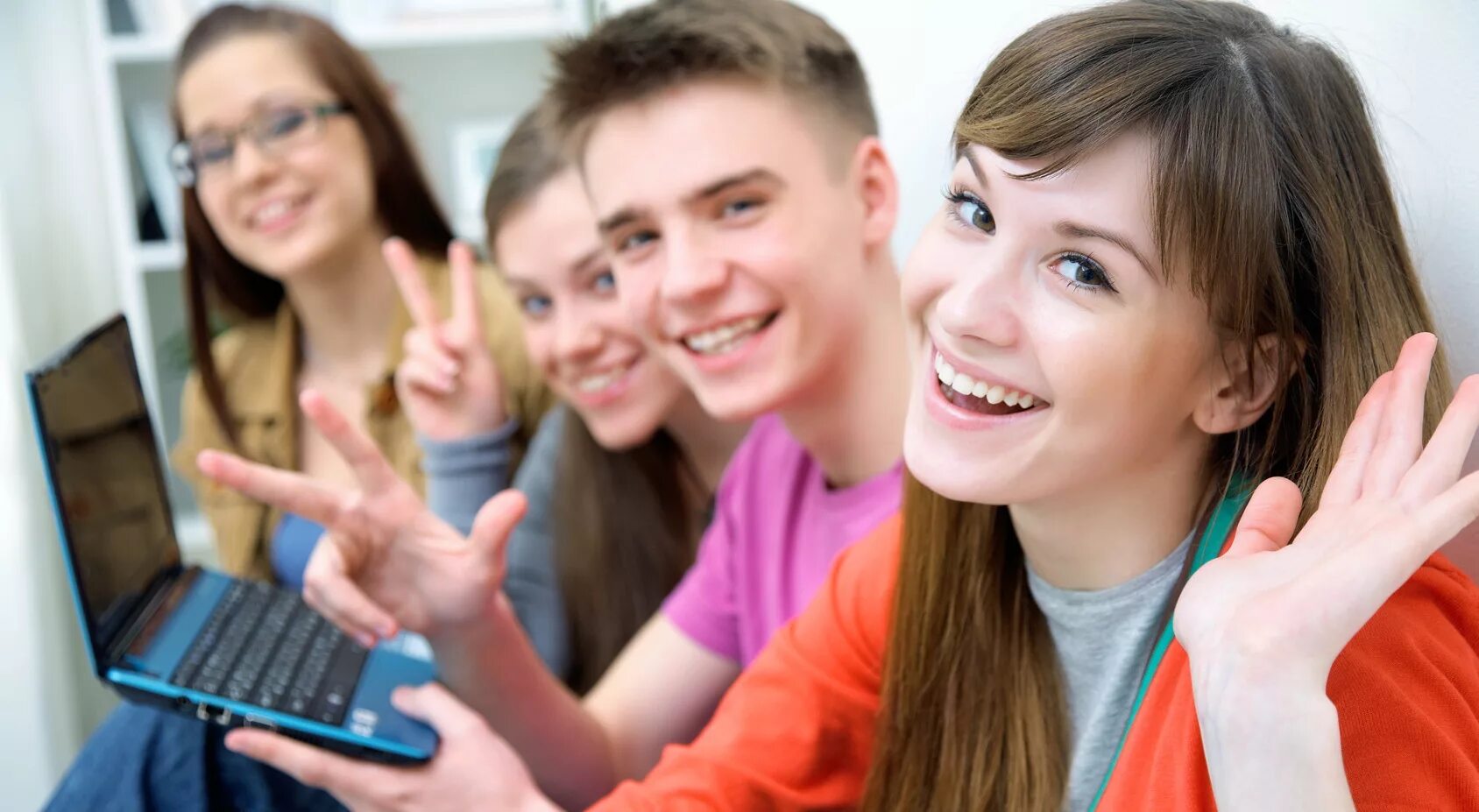 Школьница выложила свои. Трансляции девочек. Трансляции подростков. Леон парень лизы найс. Слив перископ молодые.