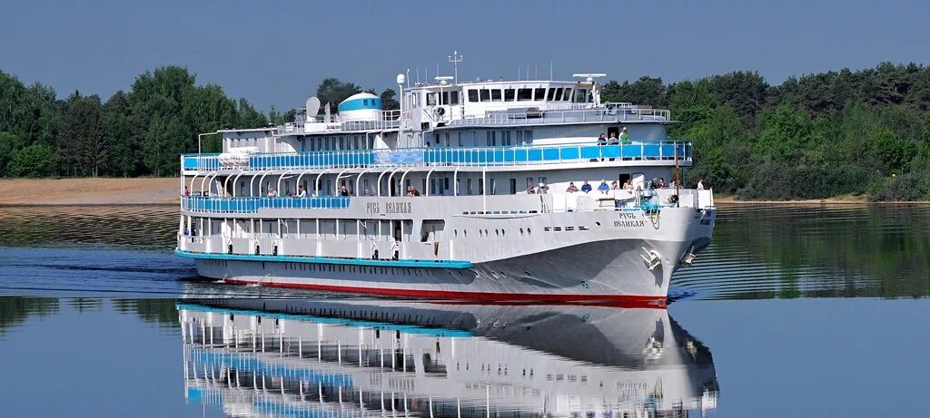 теплоход на неве питер. речные прогулки по неве в санкт-петербурге. речные прогулки по неве в санкт-петербурге. поездка на теплоходе петербург. теплоход санкт-петербург теплоход.