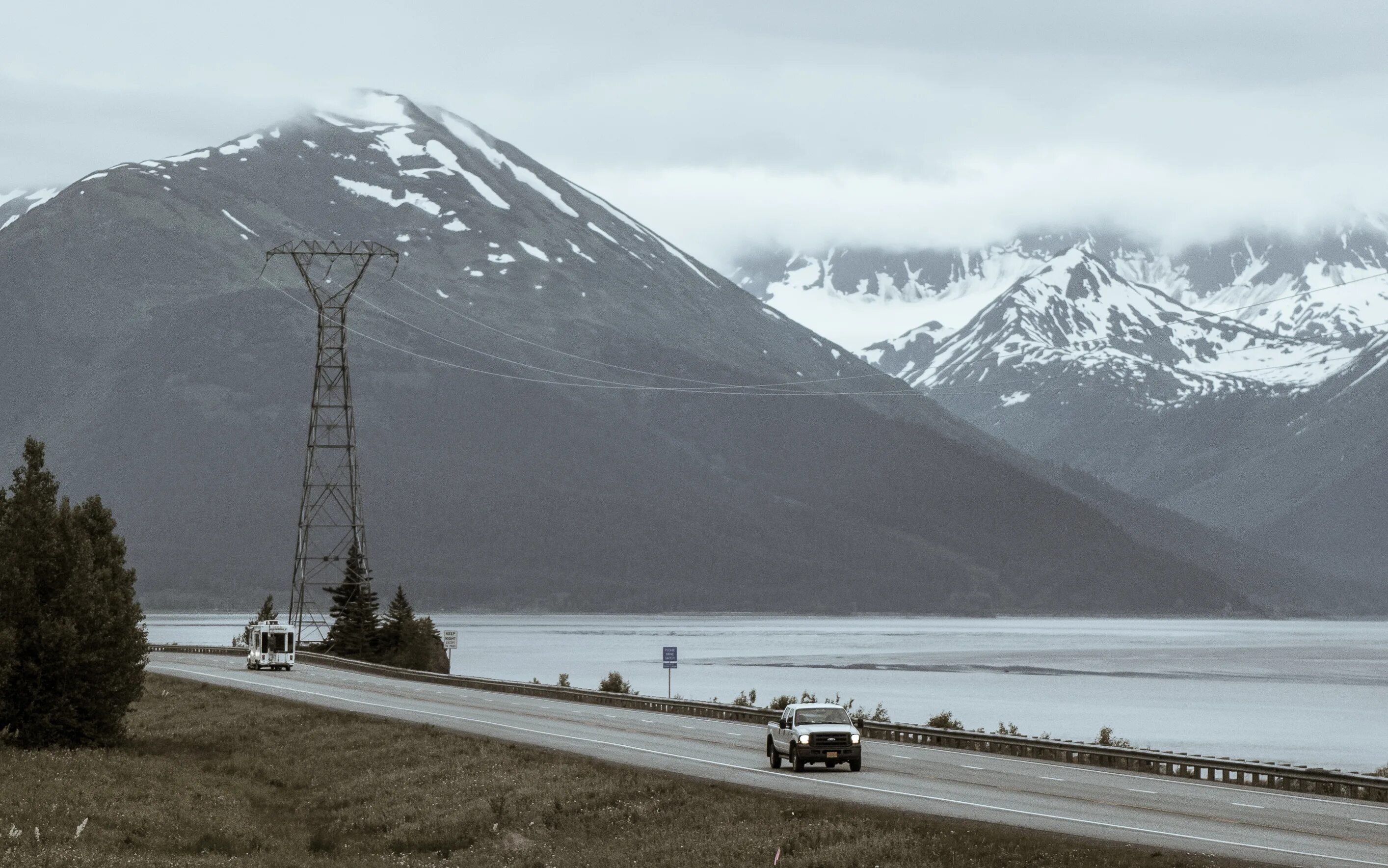 Машина аляска. Уткиагвик Аляска. ЛЭП на Аляске. Аляска американская станция. Энергетика Аляски.