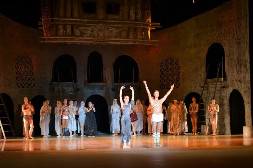 лебединое озеро немировича-данченко. театр касаткиной и василева.