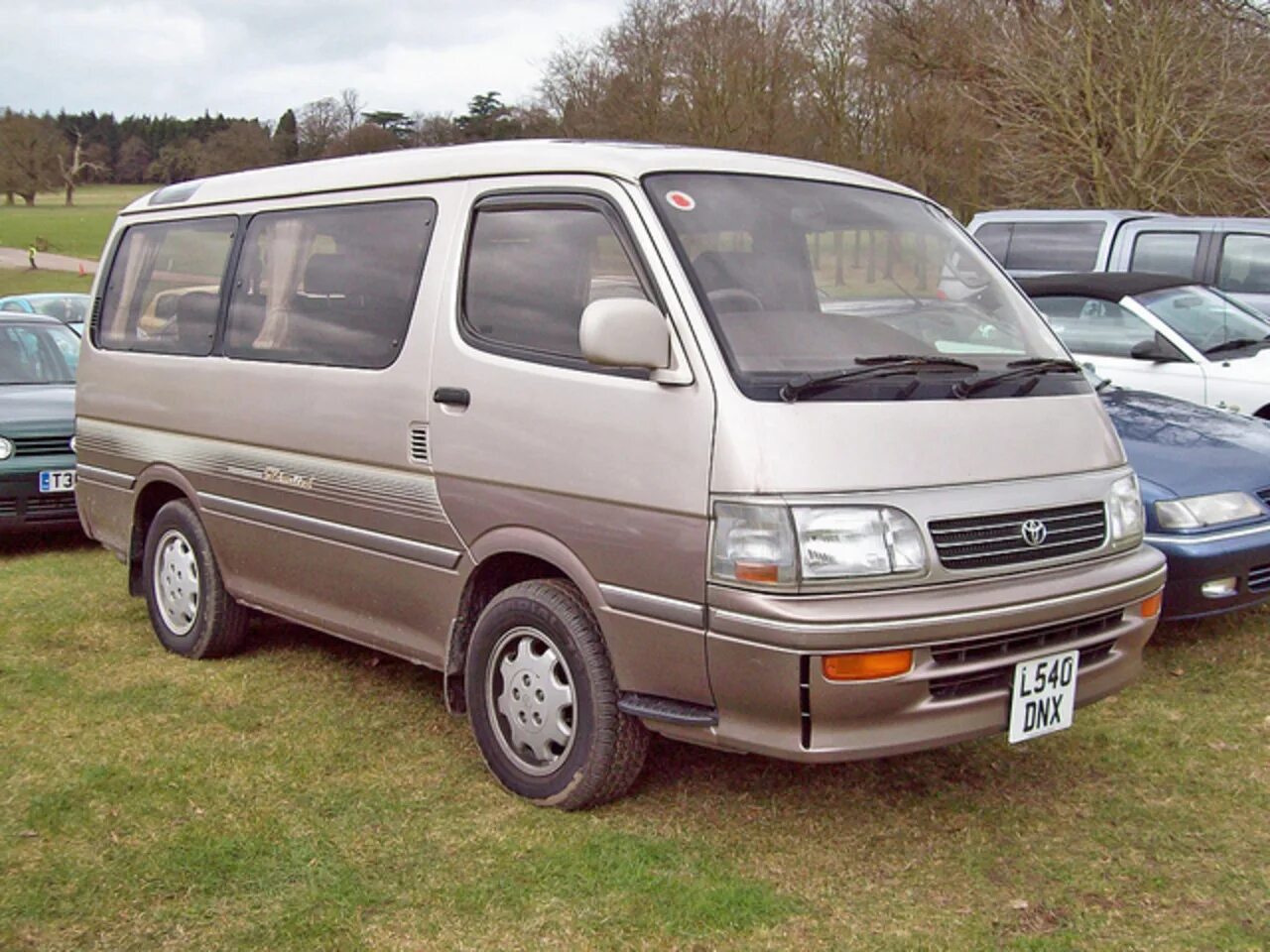 Автомобиль тойота хайс. Toyota hiace. микроавтобус toyota hiace. тойота хайс тойота хайс. минивэн тойота hiace.