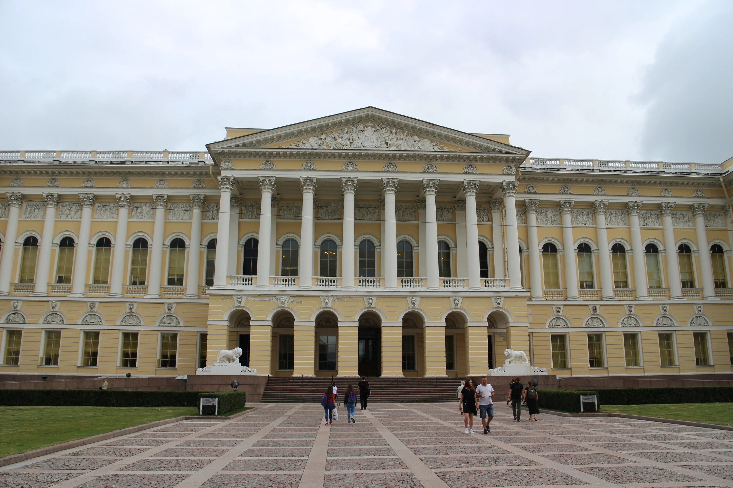 Памятник русского классицизма. Русский музей, Михайловский дворец, Санкт-Петербург. Русский музей Михайловский дворец. Михайловский дворец в Санкт-Петербурге 19 век. Михайловский дворец Росси архитектура.