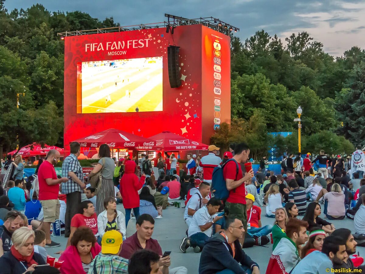 Экран фанзона москва. 25 июня москва. Фан зона чм 2018 в москве. Смотровая площадка на воробьевых горах. Москва 2023.