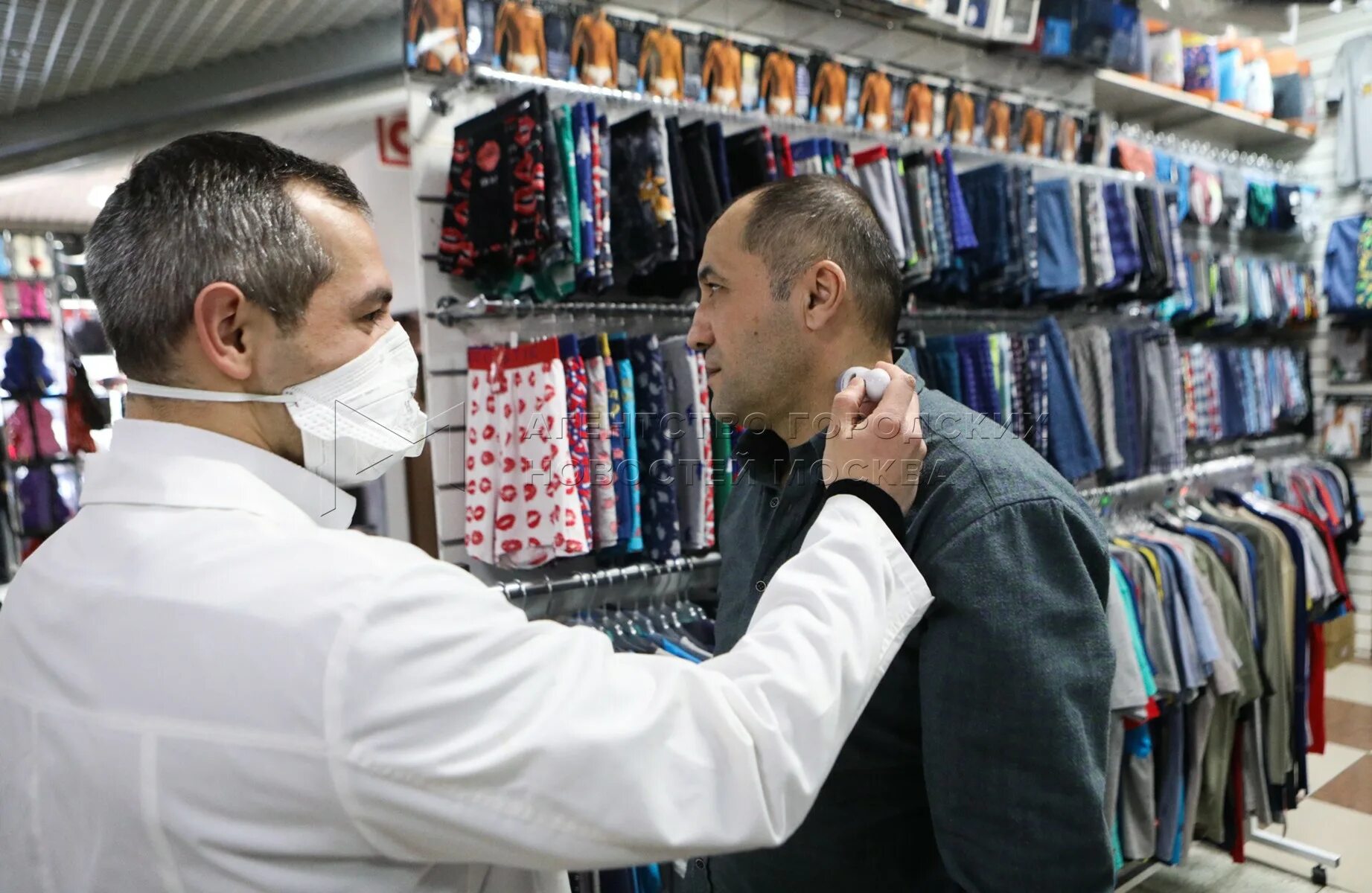 Посол магазин. Магазин ambassador вывеска. Пятерочка внутри. Росал стачек 88. Магазин классической одежды для мужчин в махачкале.