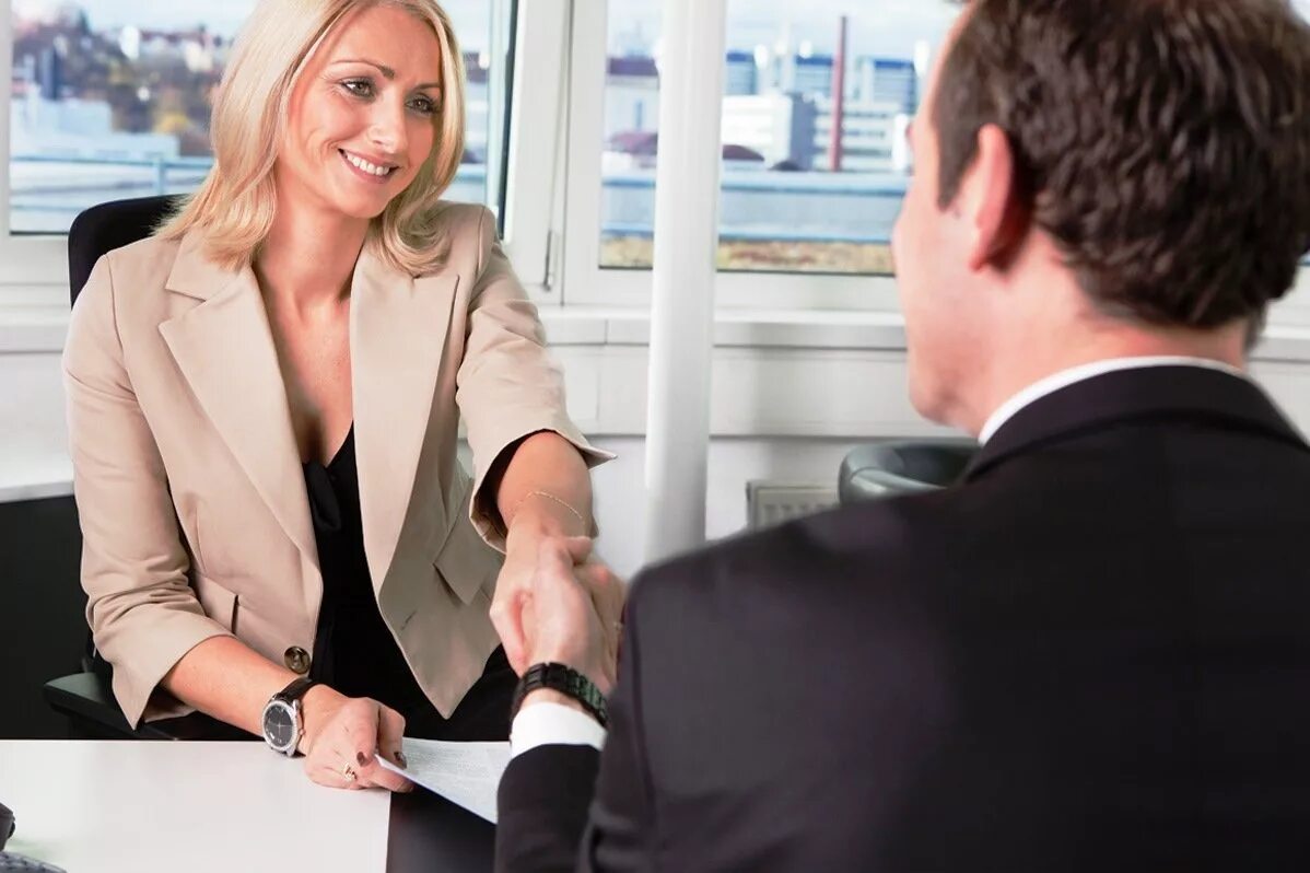 Куда пойти работать студенту. Соискатель на собеседовании. Бизнес интервью. Где лучше всего работать. Где лучшее всего работать.