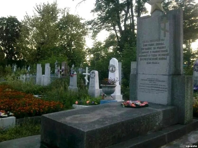 Могилы расстрелянных