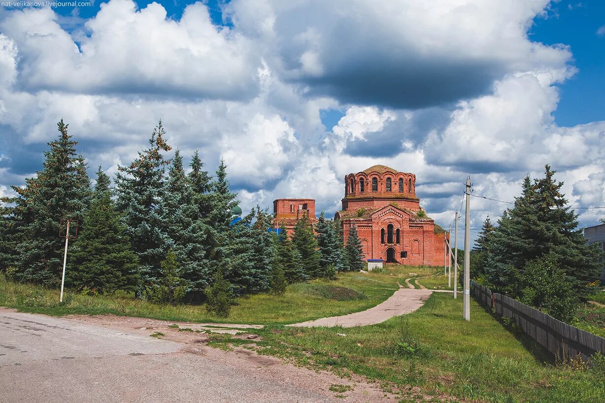 Красная река ульяновская. Село красная река Старомайнского района Ульяновской области. Церковь красная река Ульяновская область. Село красная река Старомайнского района Ульяновской области храм. Красная река Старомайнский район Ульяновская область.