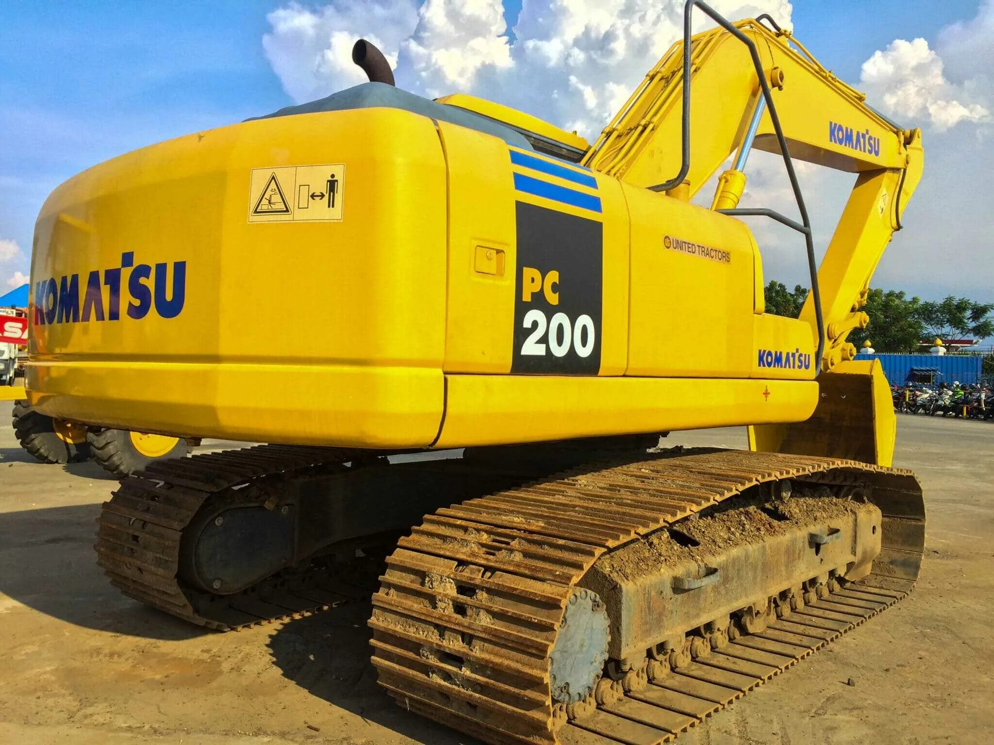 Гусеничный экскаватор Komatsu pc200. Экскаватор Коматсу 200. Komatsu pc200-7. Комацу 220 экскаватор.