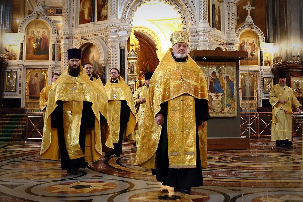 Диакон иоанн клинцов храма христа. Пасхальная служба в храме христа спасителя 2021. Отпевание протоиерея димитрия смирнова храм христа спасителя. Храм христа спасителя священники. Протодьякон храма христа спасителя константин барган.