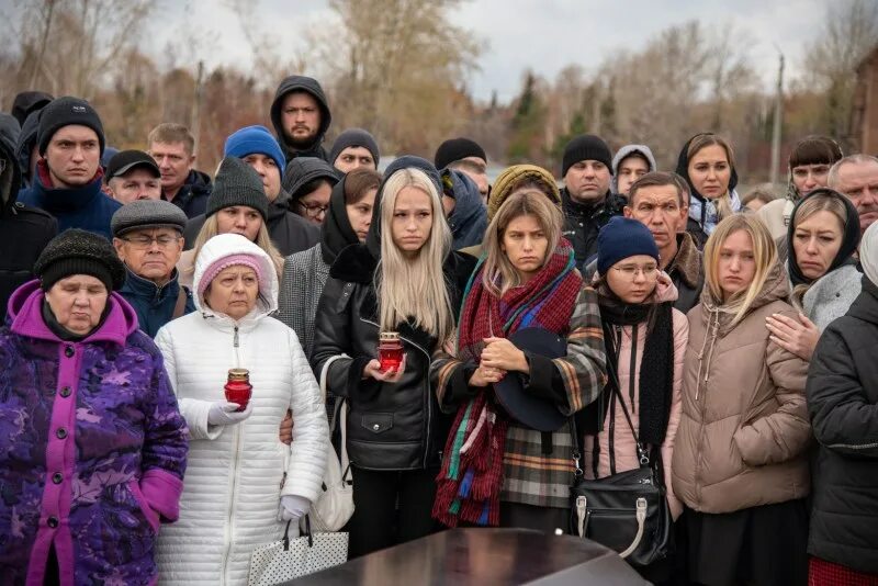 Красноярск прощание 3 полицейский. Прощанье с тремя красноярцами. В Красноярске простились с тремя полицейскими, погибшими. Прощание в Красноярском крае. Красноярск прощание