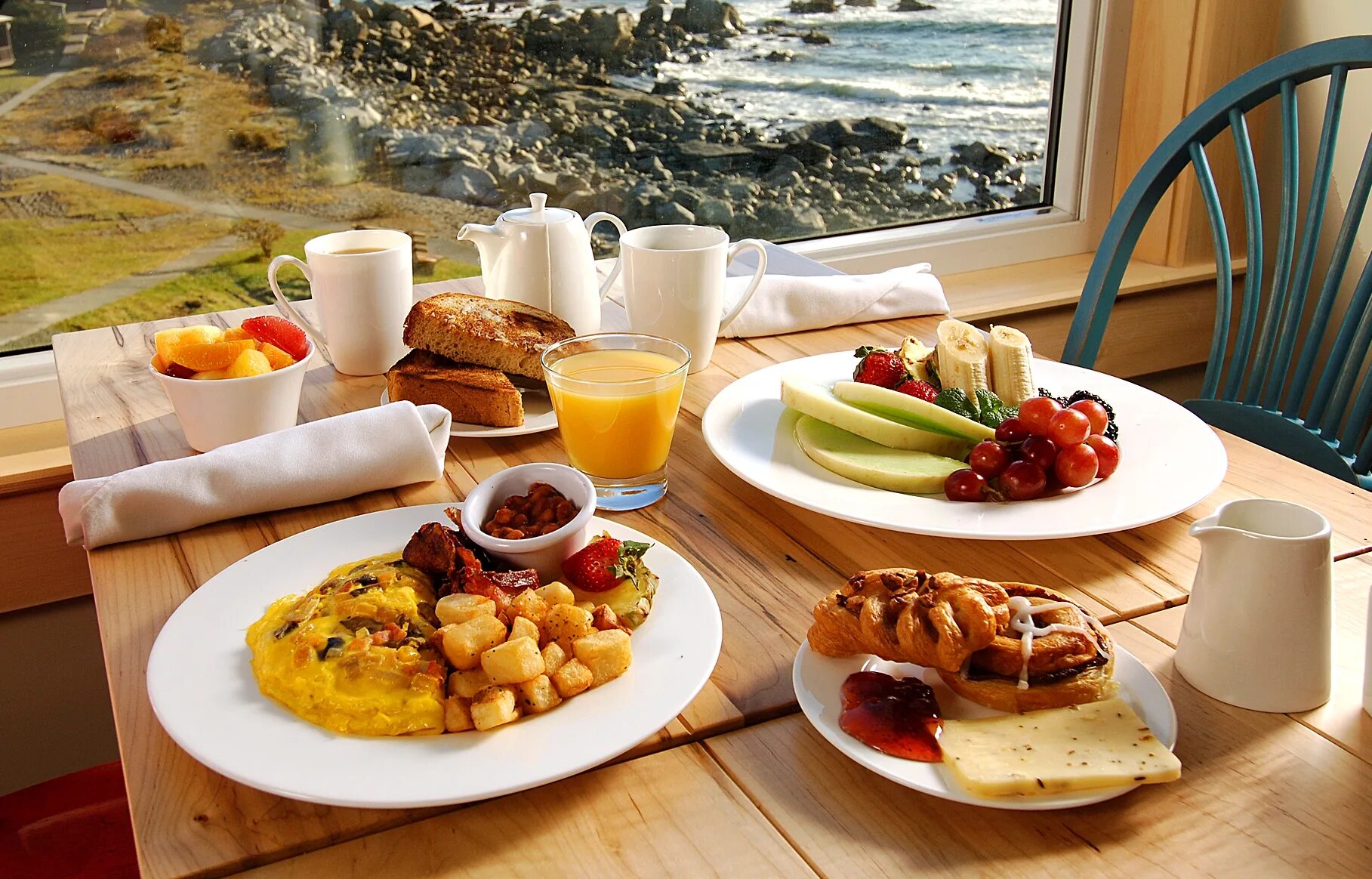 Еда на утро тарелке. Breakfast for 2. Вкусный завтрак. Завтрак. Завтрак.