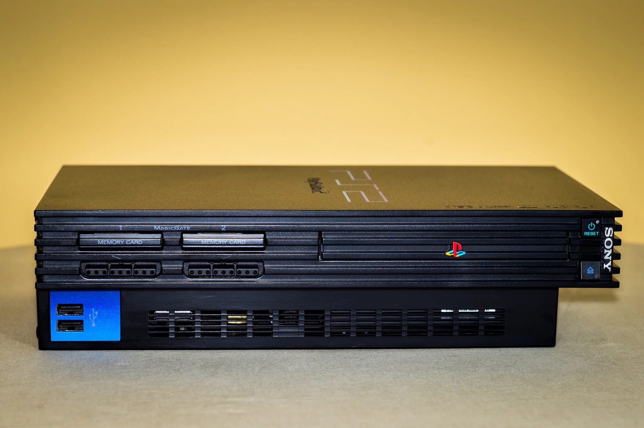 Пс2 фат. Playstation 2 память. Playstation 2 память. Ps2 slim. Playstation 2 slim.