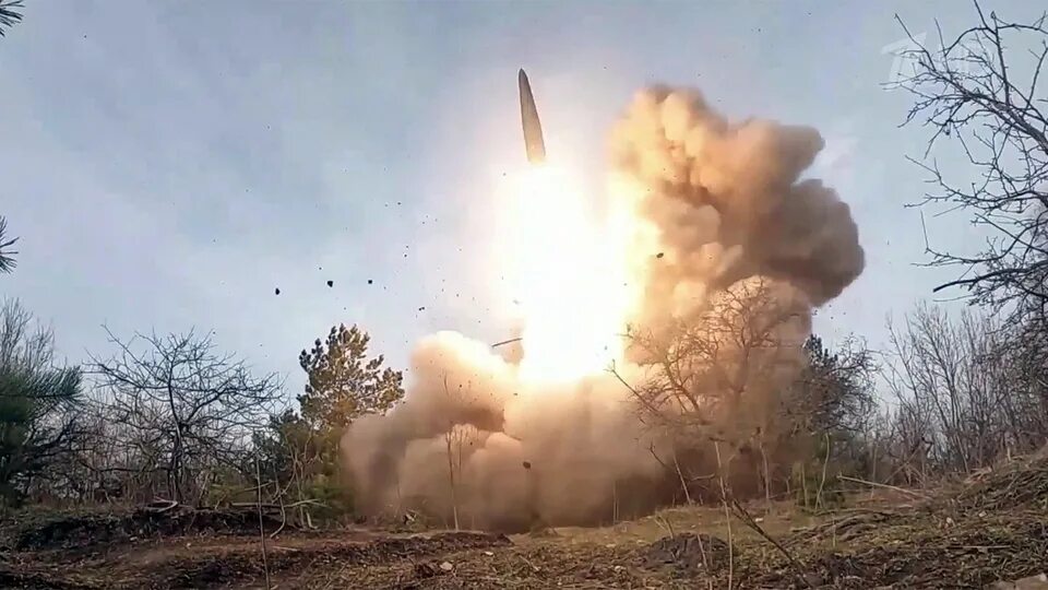 Пуск Искандера. Взрыв ракеты. Обстрел ракетами украины сегодня