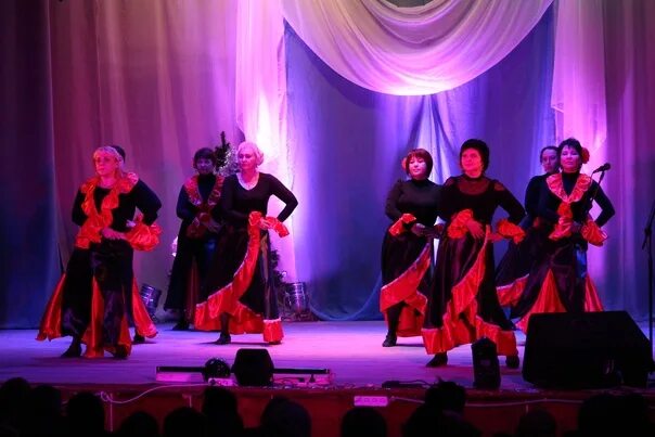 Ансамбль элегия ульяновск. Коллектив элегия. Коллектив элегия. Танцевальный коллектив элегия тамбов. Коллектив элегия.