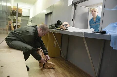 Людей забирают с работы