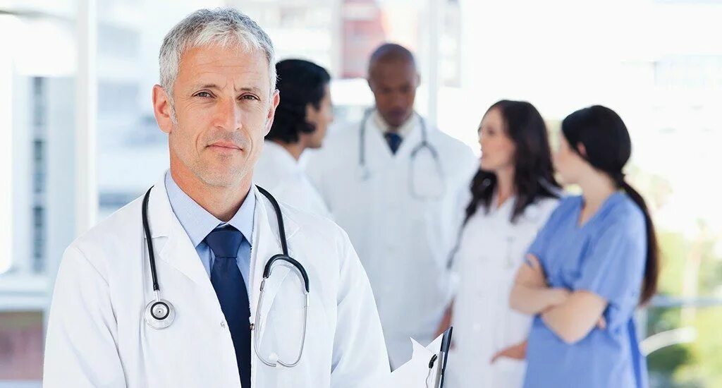 Оплата медицинских услуг. Медики. Низкий уровень медицины. Врач картинка. Низкий уровень медицины.