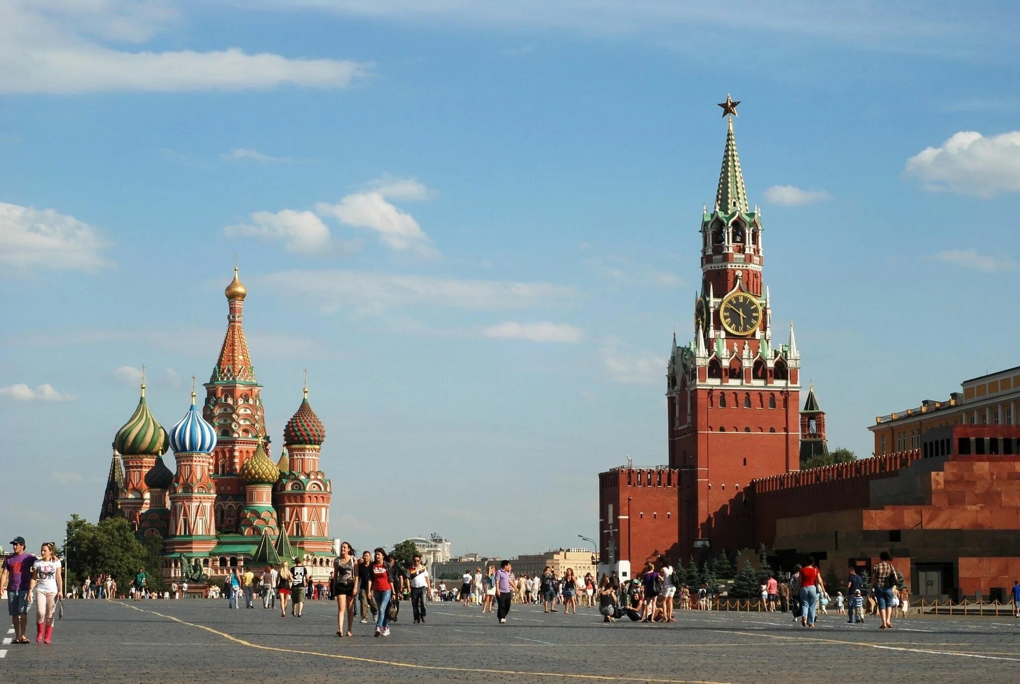Красная площадь корабли. Корабль по москве реке. Государственный исторический музей, москва, красная площадь. Охрана красной площади. Спасская башня кремля с мавзолеем.