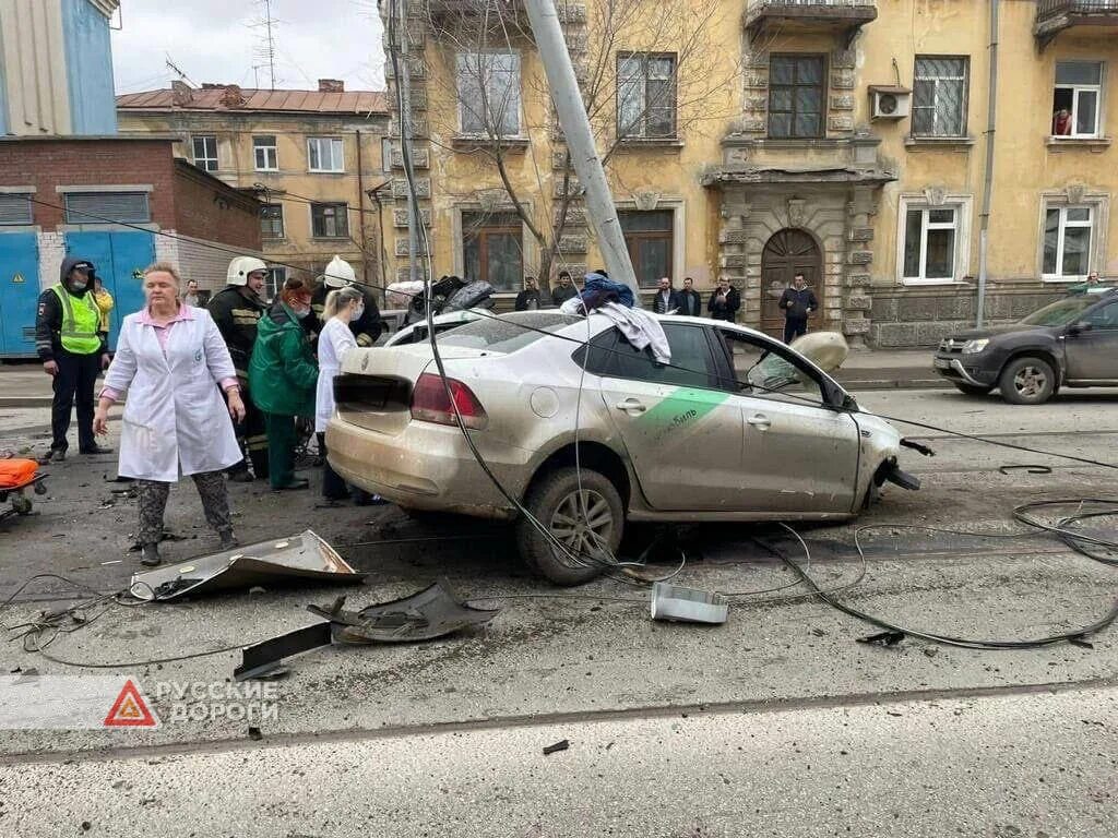 Автомобили после 1 апреля. ДТП Фольксваген поло и столб.