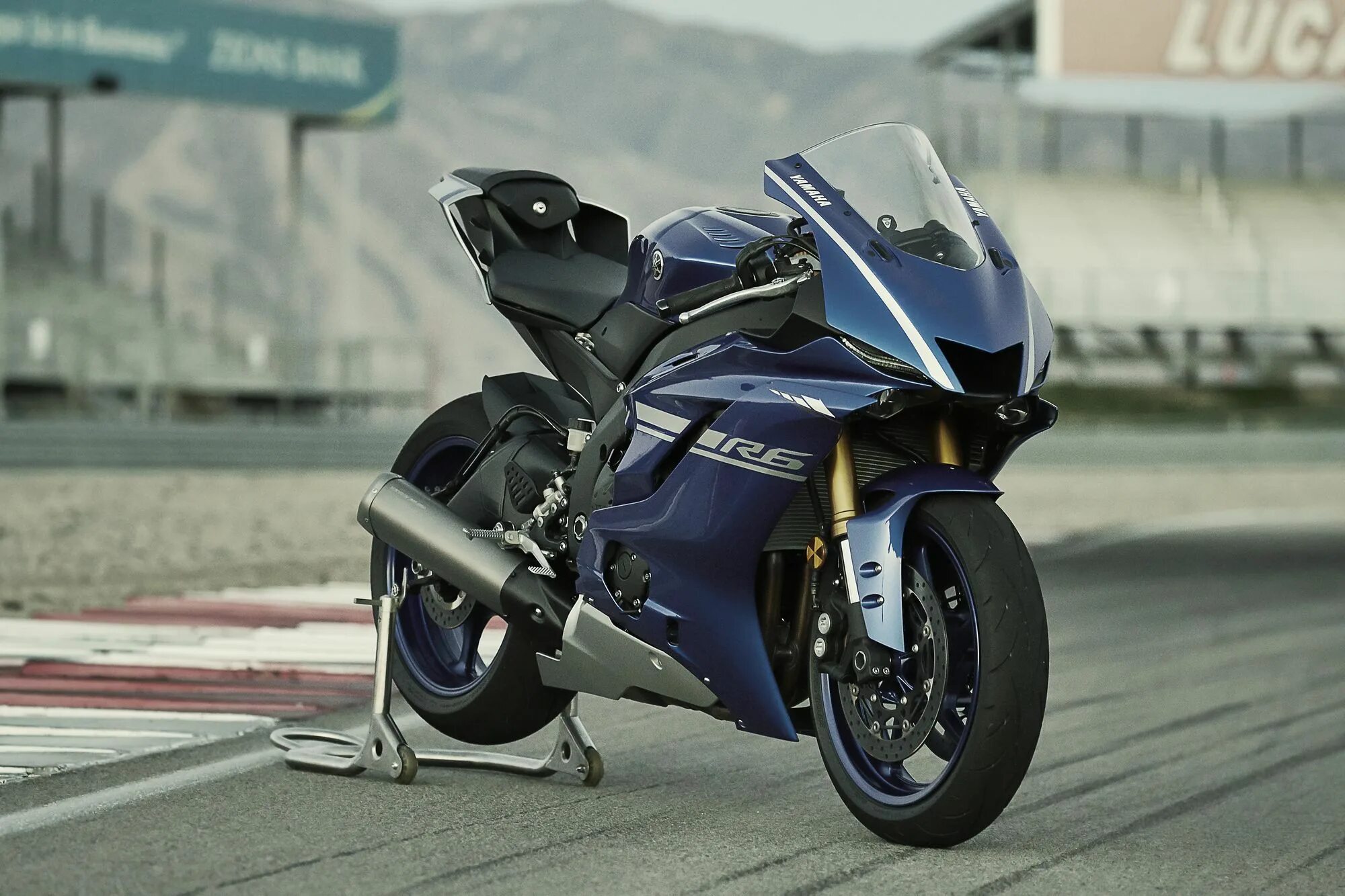 R6 x