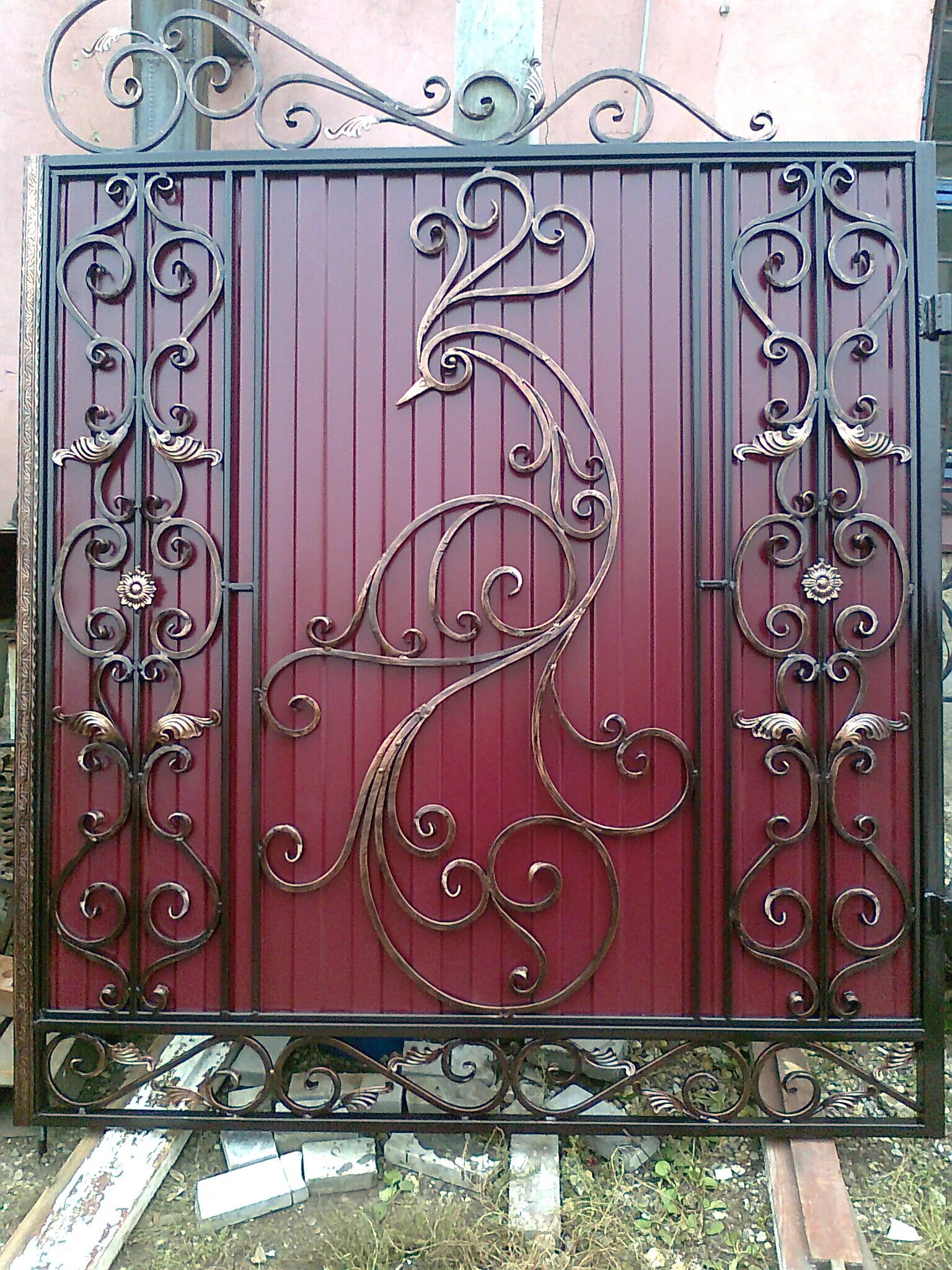 ворота с элементами ковки. ). м. холодный ворот. калитка холодная ковка металлопрофиль.