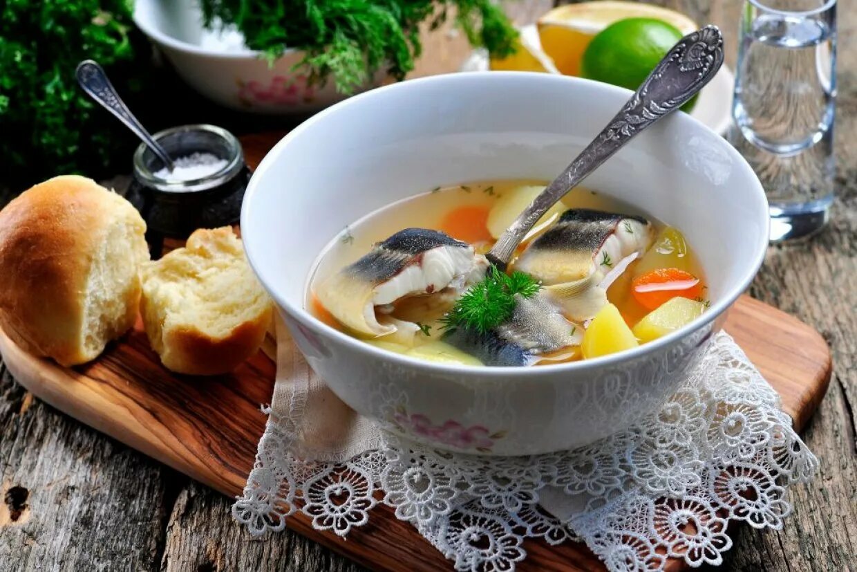 Уха рецепт быстро и вкусно. Царская уха из стерляди. стерляжья уха. уха по царски. уха из петуха.