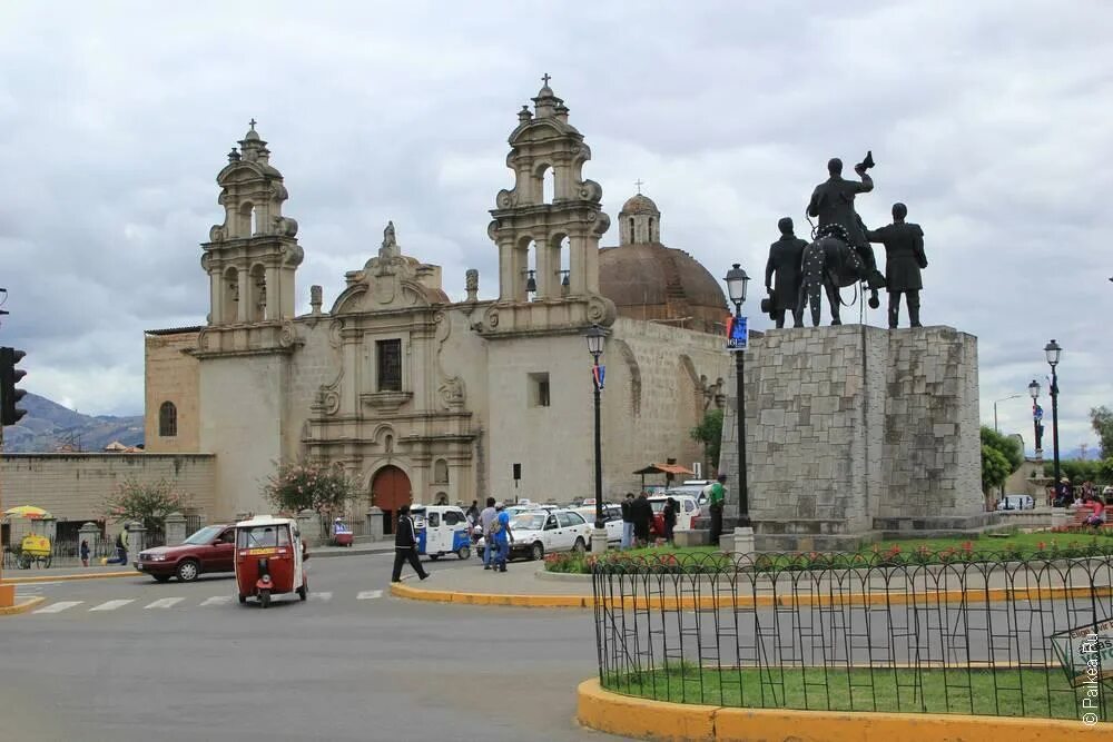 Окна отуско перу. Кахамарка. Cajamarca city. Кахамарки. Cajamarca city.
