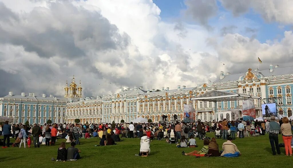 Парадный плац. Парадный плац Царское село. Парадный плац Екатерининского дворца. Царском селе плац. Опера всем Екатерининский дворец.