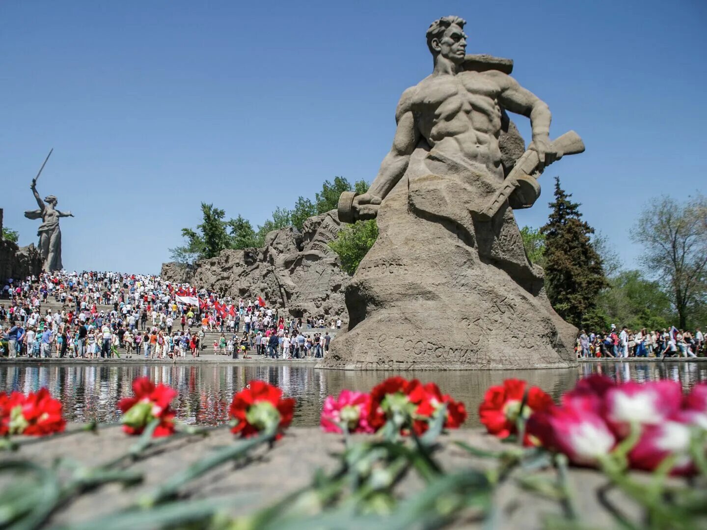 Обелиск 9 мая. Мемориальный комплекс Мамаев Курган. Мамаев Курган Сталинград Волгоград. Волгоград мемориальный комплекс на Мамаевом Кургане. Волгоград Родина мать Мамаев Курган Сталинградская битва.