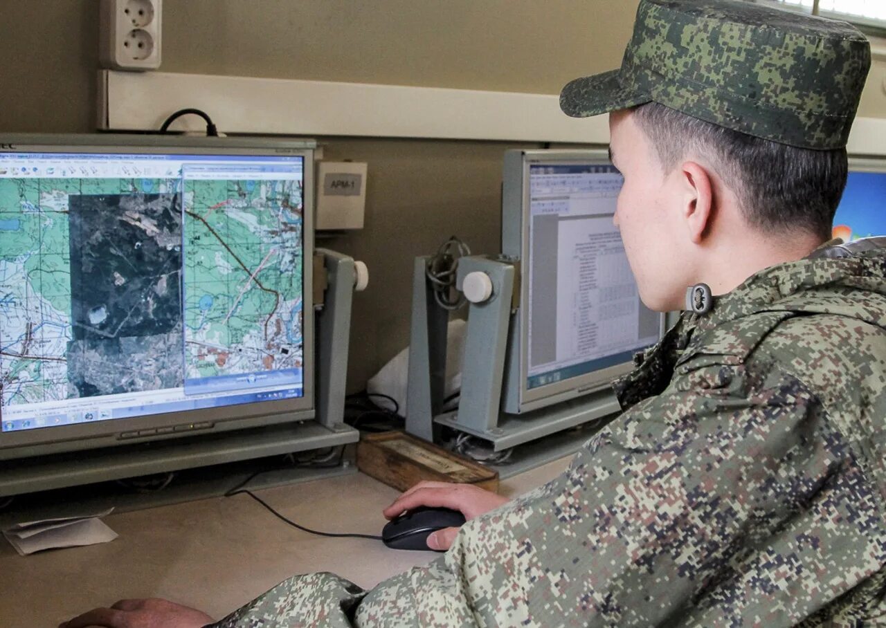 Пункт управления рлс рф. Автоматизированные системы в армии. Автоматизированные системы управления вс рф. Войска рэб вс рф. Боевое дежурство рлс пво.