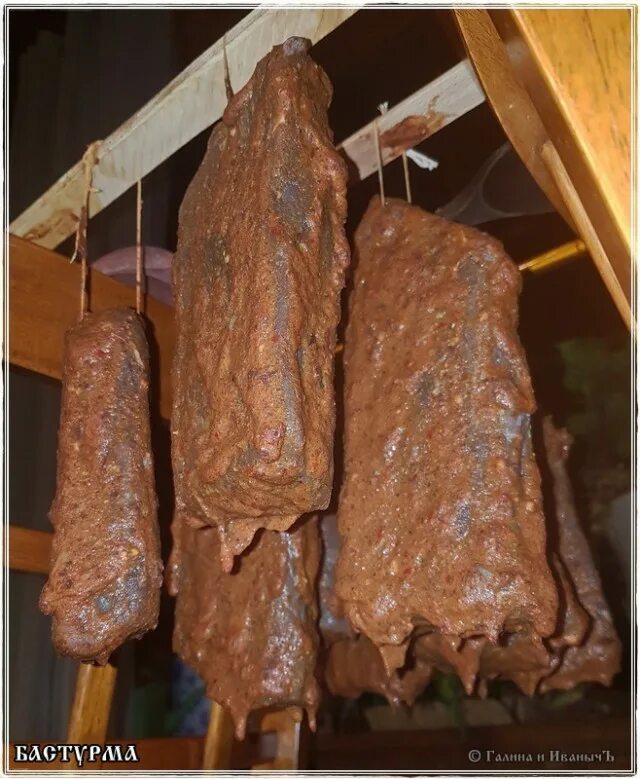 Хранение бастурмы. Бастурма. мясо бастурма. цех бастурмы. бастурма сушится.