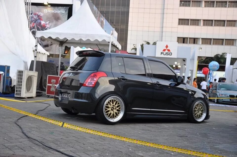 Swift диски. Сузуки свифт стенс. suzuki swift sport stance. suzuki swift sport bbs. suzuki swift jdm.